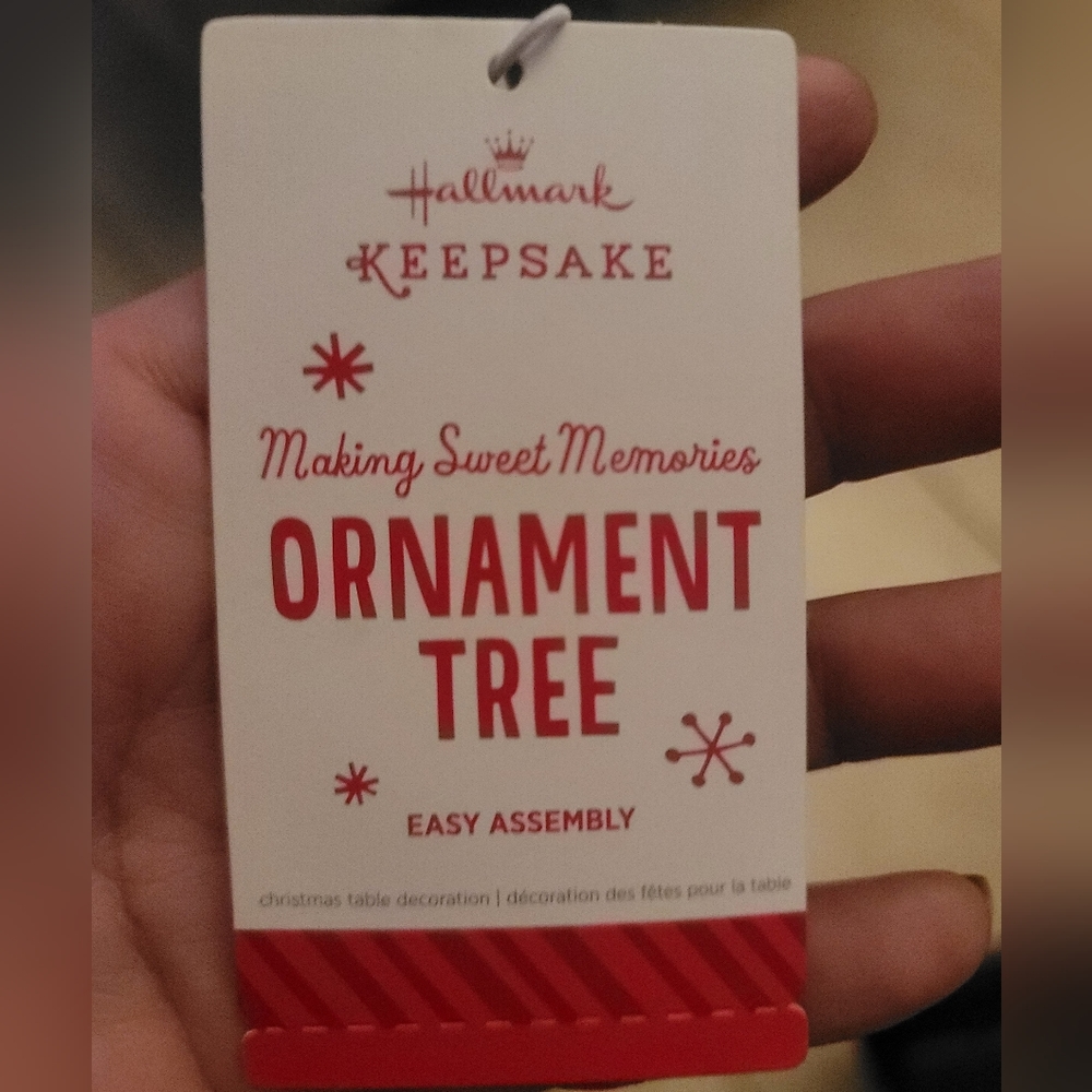SOLD ON ANOTHER SITE     2014 Hallmark Making Memories display tree.